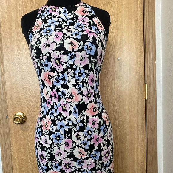 Forever 21 Floral Spring Dress - Picture 2 of 8